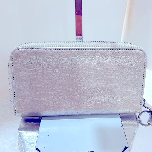 Chloe Silver/Gold Wallet EUC Free Jewelry Earrings, Chain, Sunglasses &DustBag - Picture 10 of 14